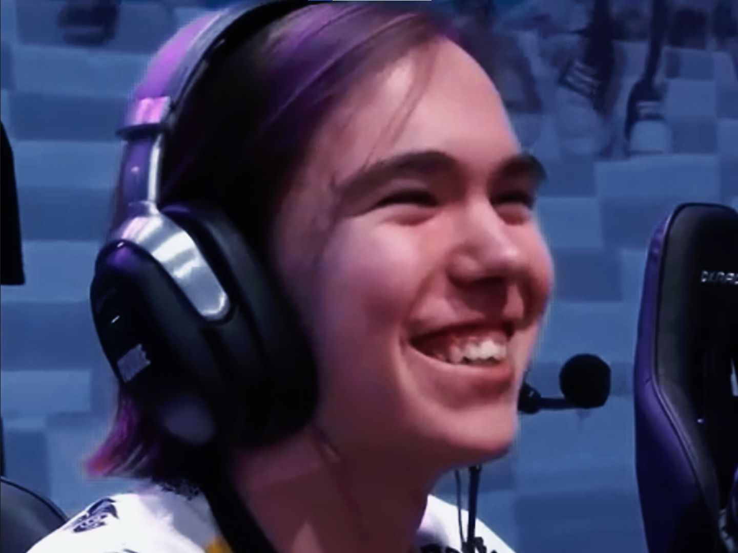 持球威胁更 持球威胁更